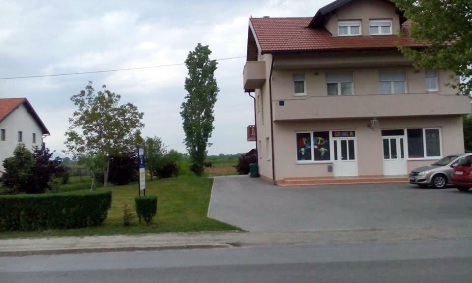 Kuc Kuc Apartmani Karlovac Exterior photo